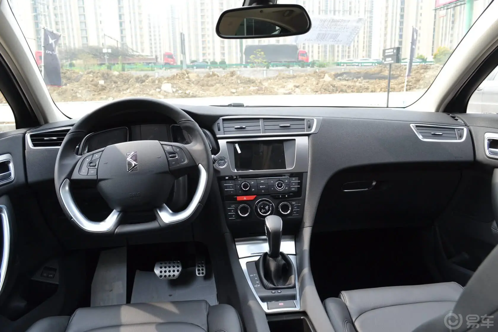 DS 5LS1.6T THP200 豪华版内饰全景正拍