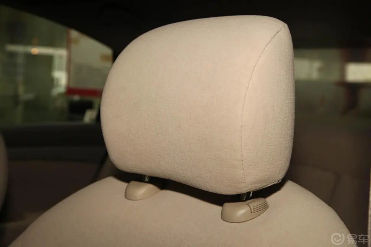 轩逸1.6L 手动 XE 经典舒适版驾驶员头枕