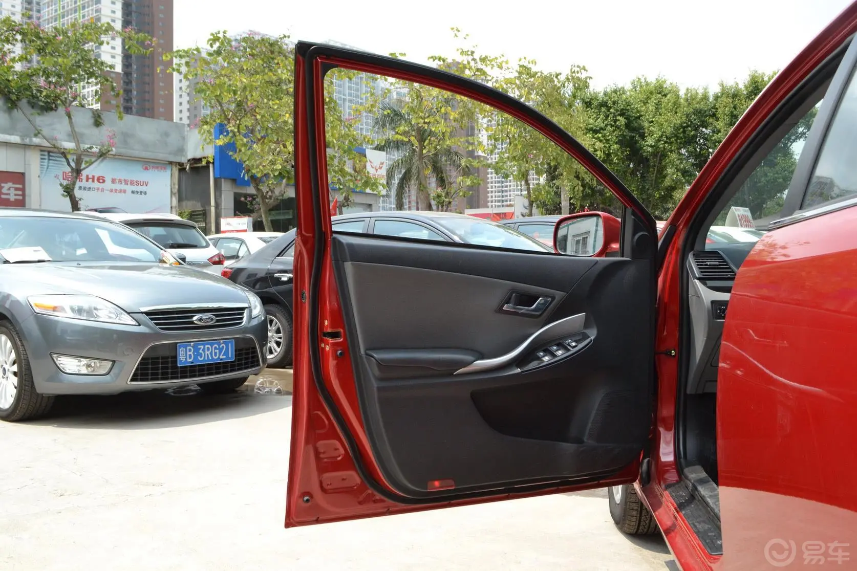 众泰Z3001.5L 都市版 手动 尊贵型驾驶员侧车门内门板