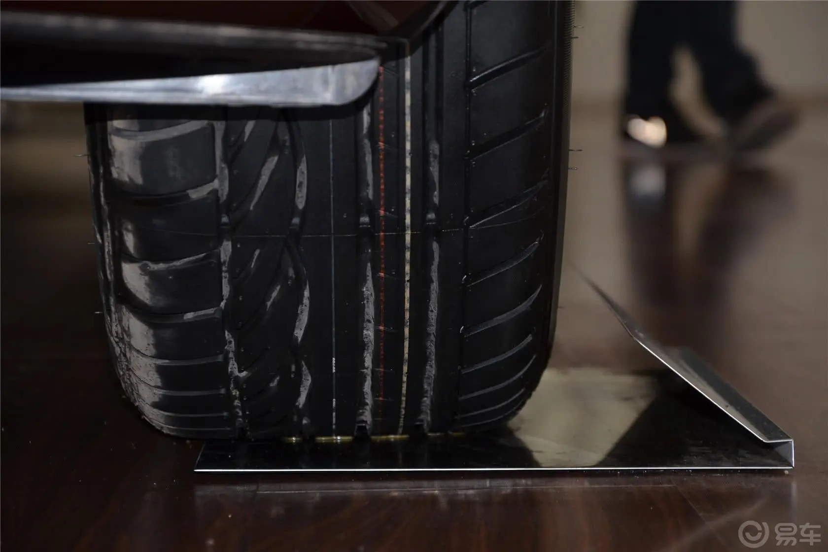 帕萨特1.8T 双离合 御尊版轮胎花纹