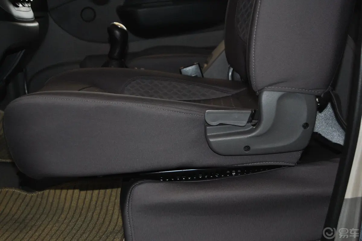菱智M5-Q7 2.0L 手动 7座长轴舒适型座椅调节键