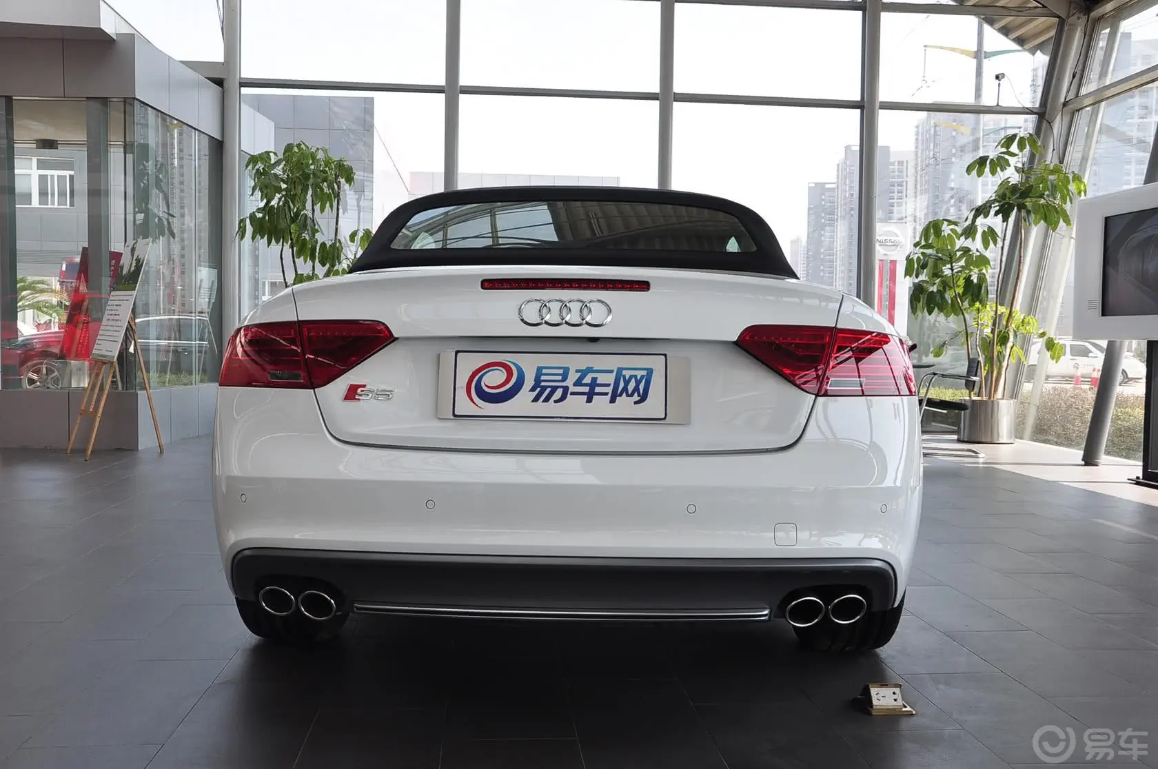 奥迪S5Cabriolet 3.0T正后水平