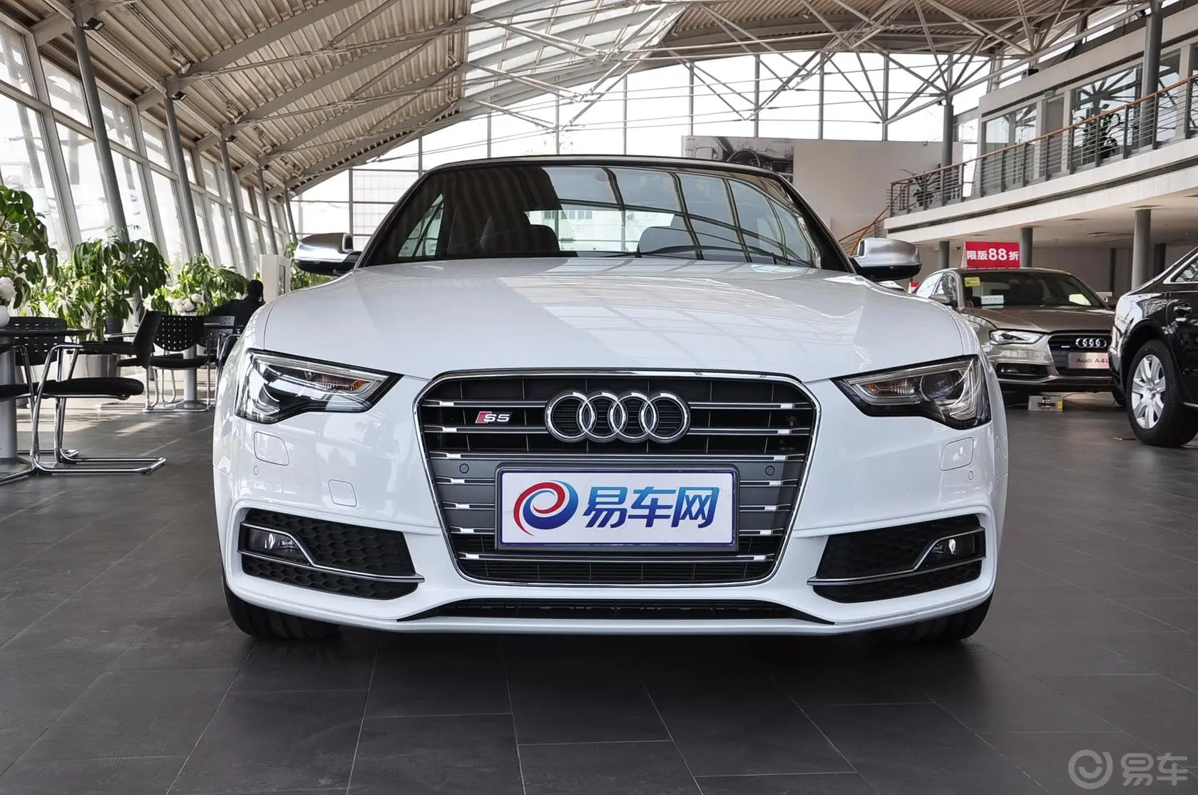 奥迪S5Cabriolet 3.0T正前水平