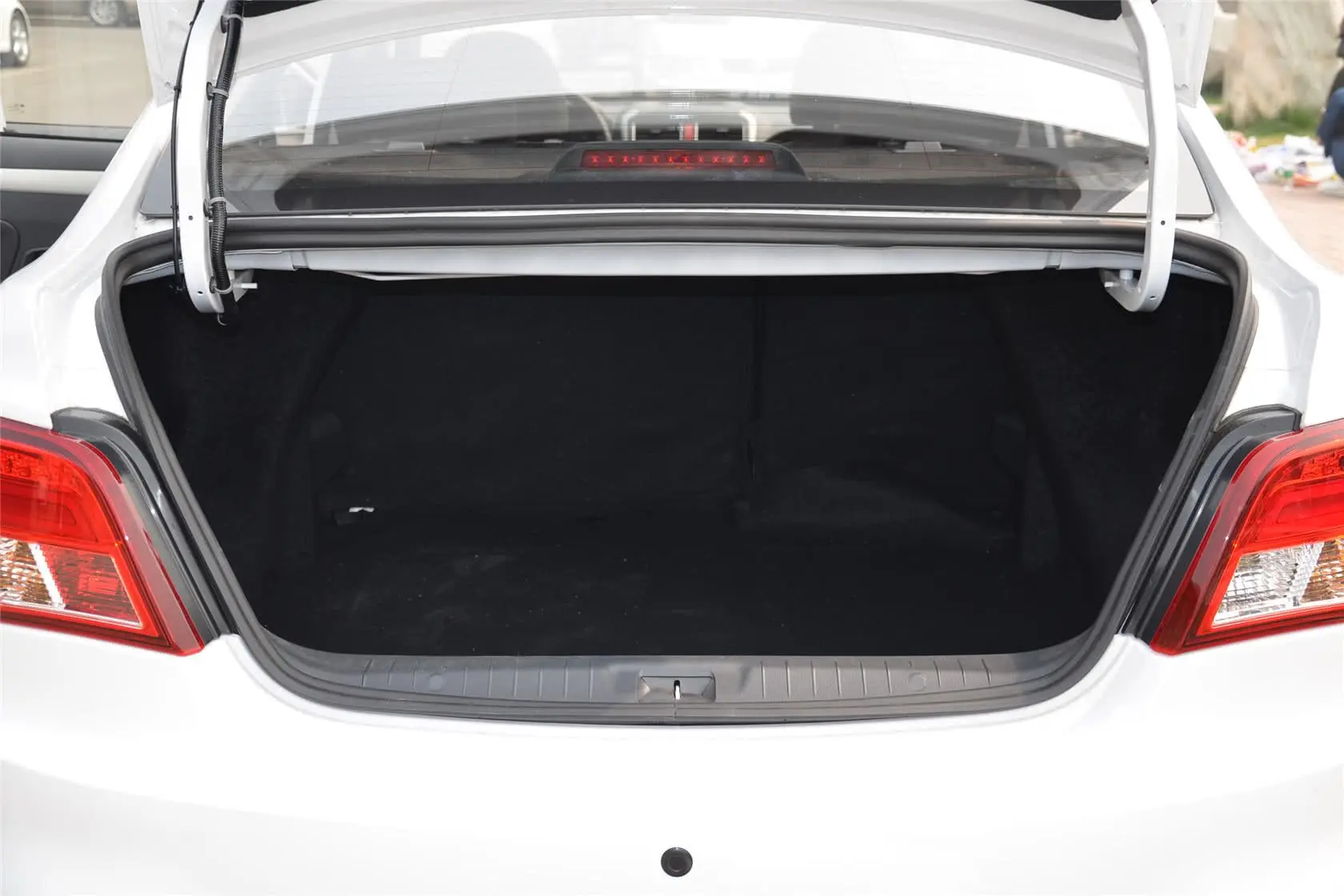 景逸S501.5L 手动版 旗舰型行李箱空间