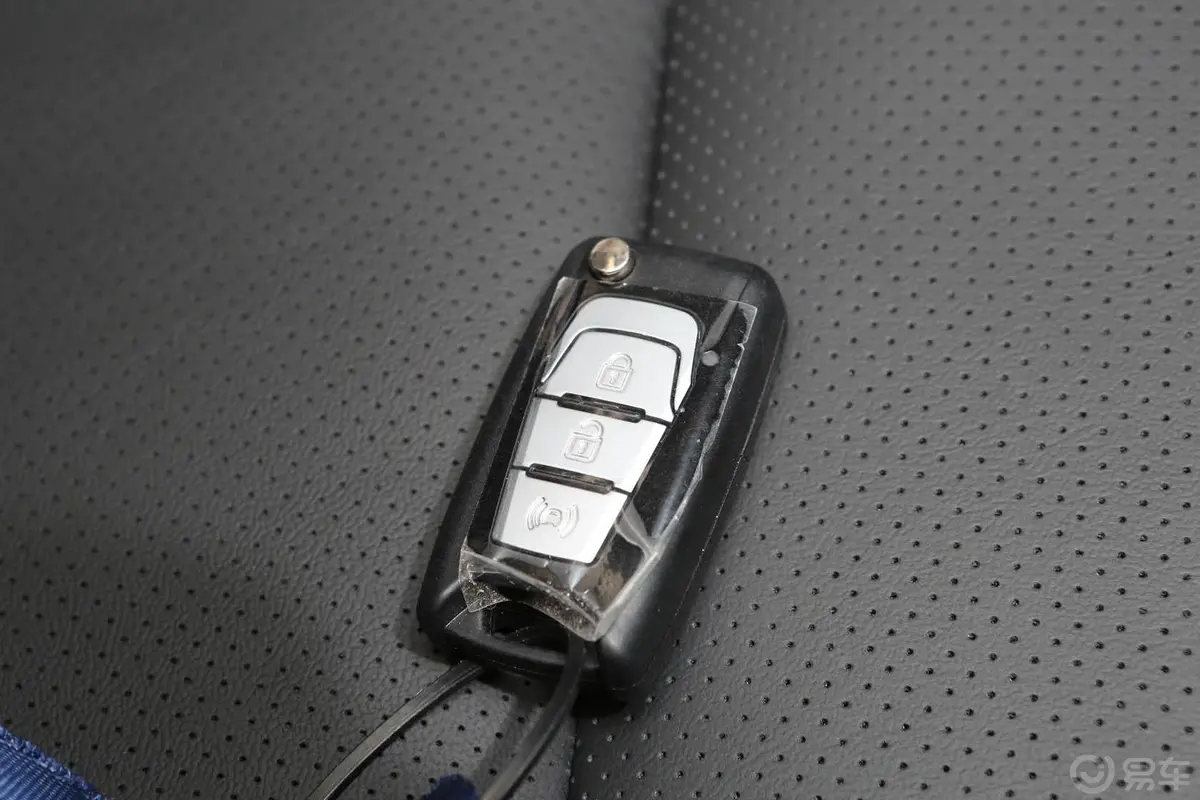 柯兰多2.0L 手自一体 四驱 豪华导航版 汽油钥匙