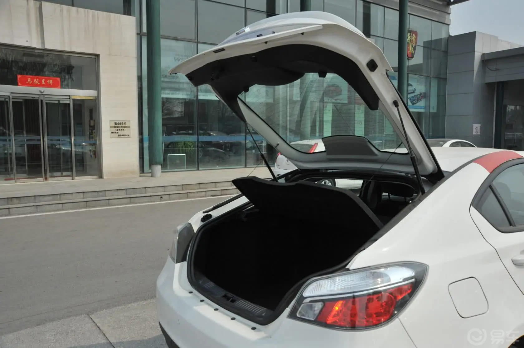 MG6掀背 1.8T TST 性能版行李厢开口范围