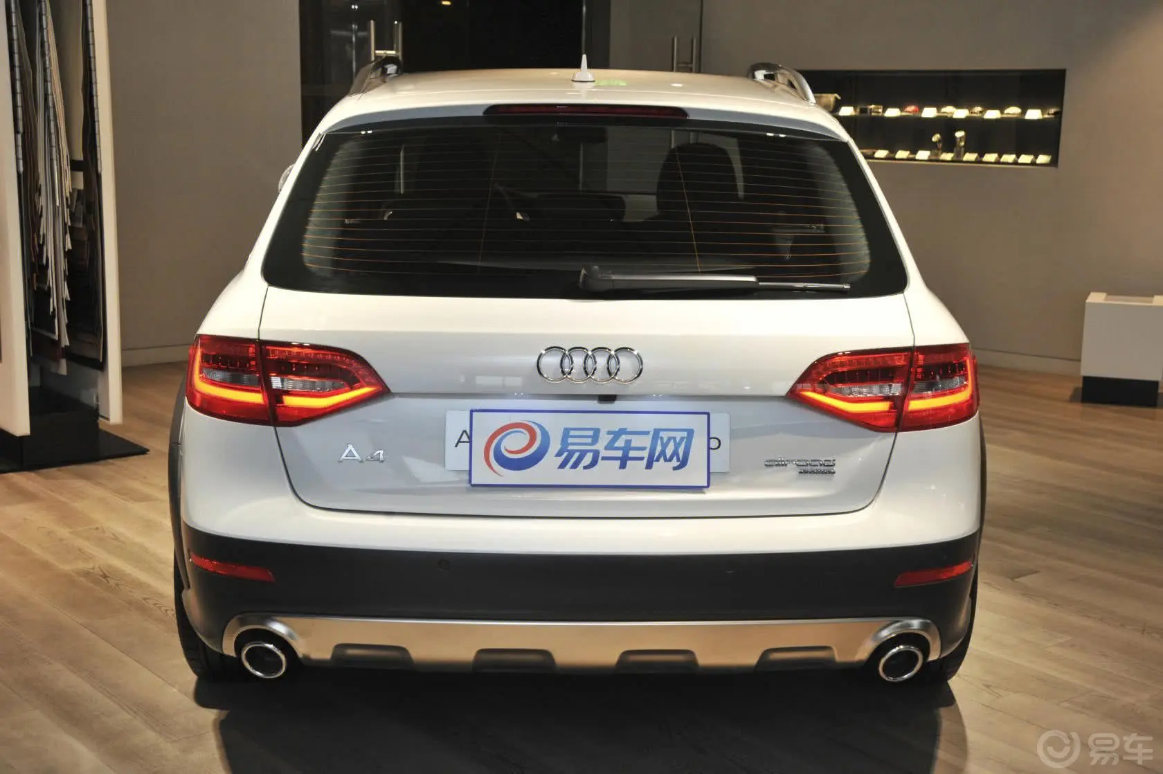 奥迪A4(进口)40TFSI allroad quattro正后水平