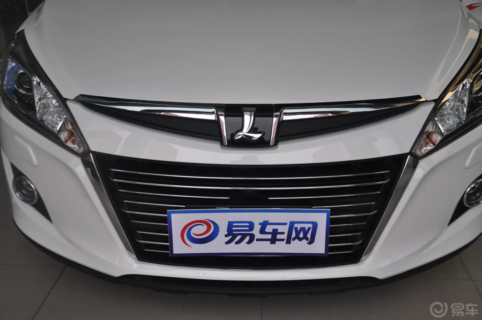 优6 SUV2.0T 旗舰型前格栅侧俯拍