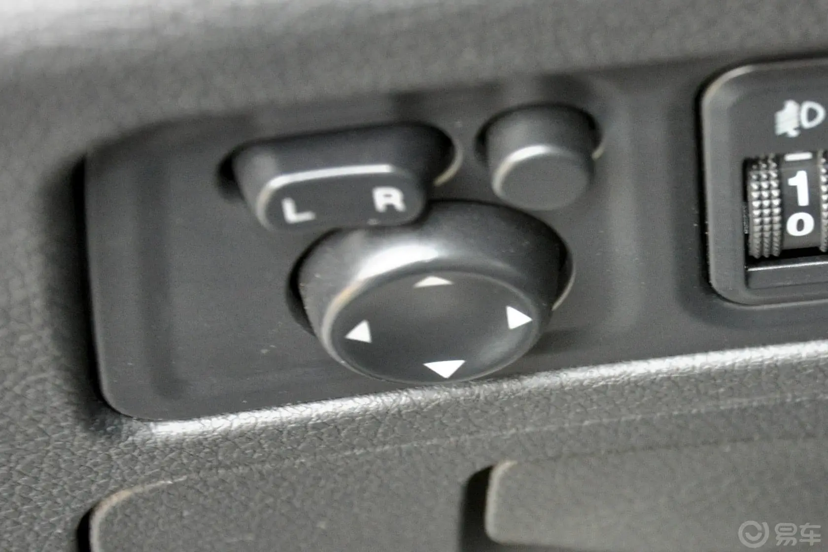 海马S51.6L 手动 智炫型外后视镜控制键
