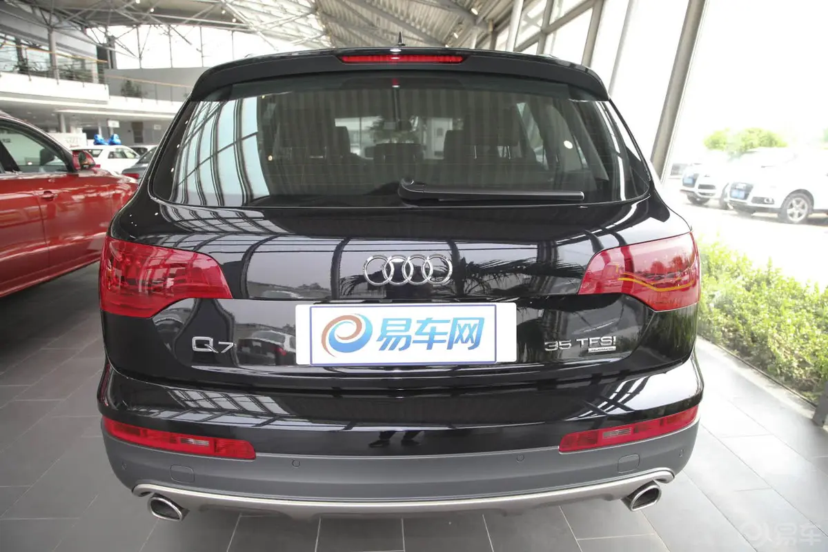 奥迪Q735 TFSI quattro 越野型正后水平