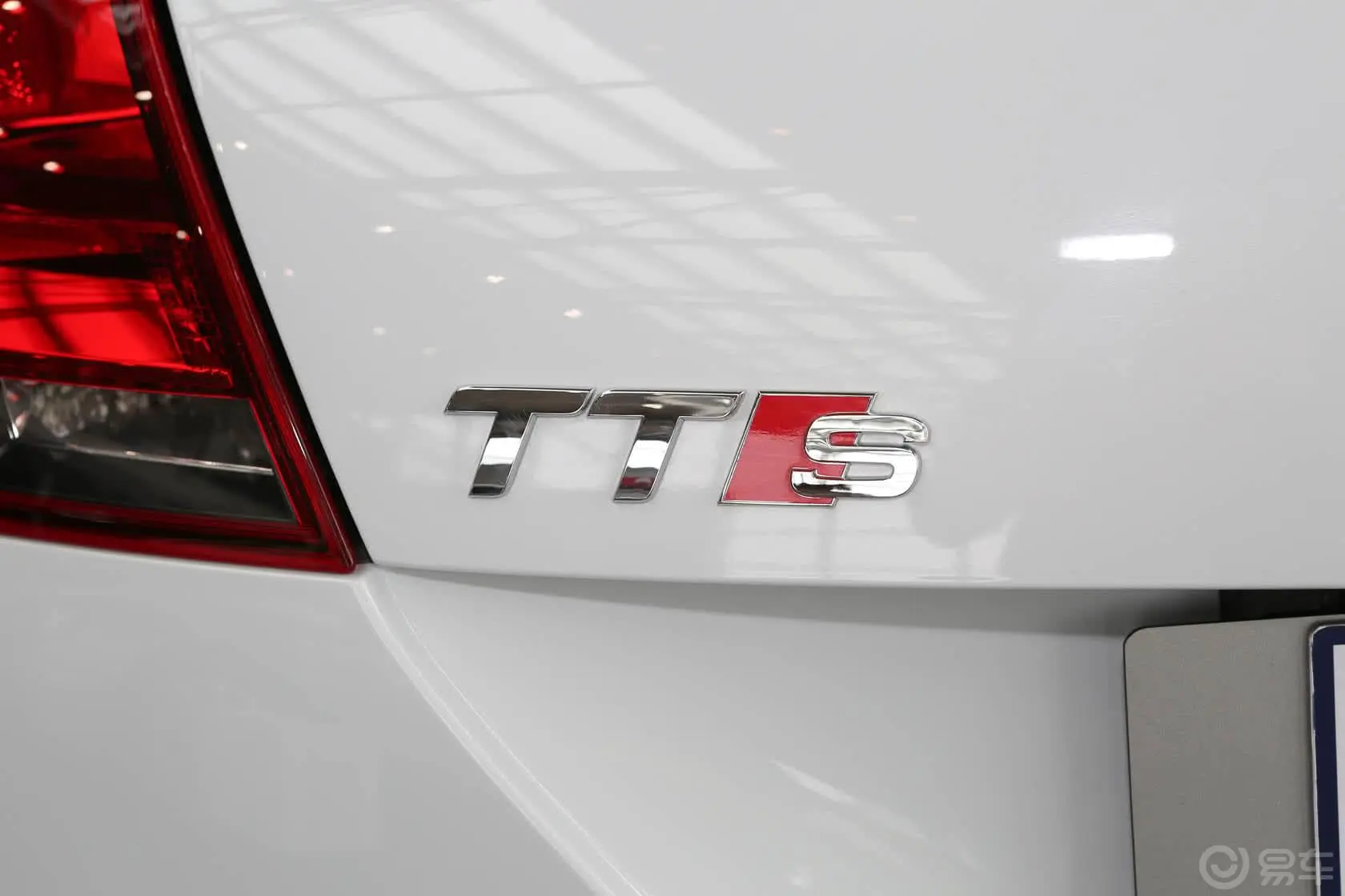 奥迪TTTTS Coupe 2.0TFSI quattro尾标