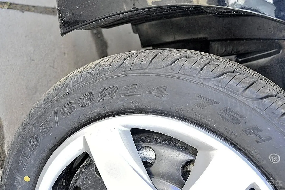 比亚迪F01.0L 手动 尚酷型轮胎规格