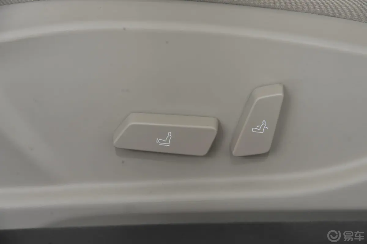 绅宝D702.0T 自动 舒适版座椅调节键
