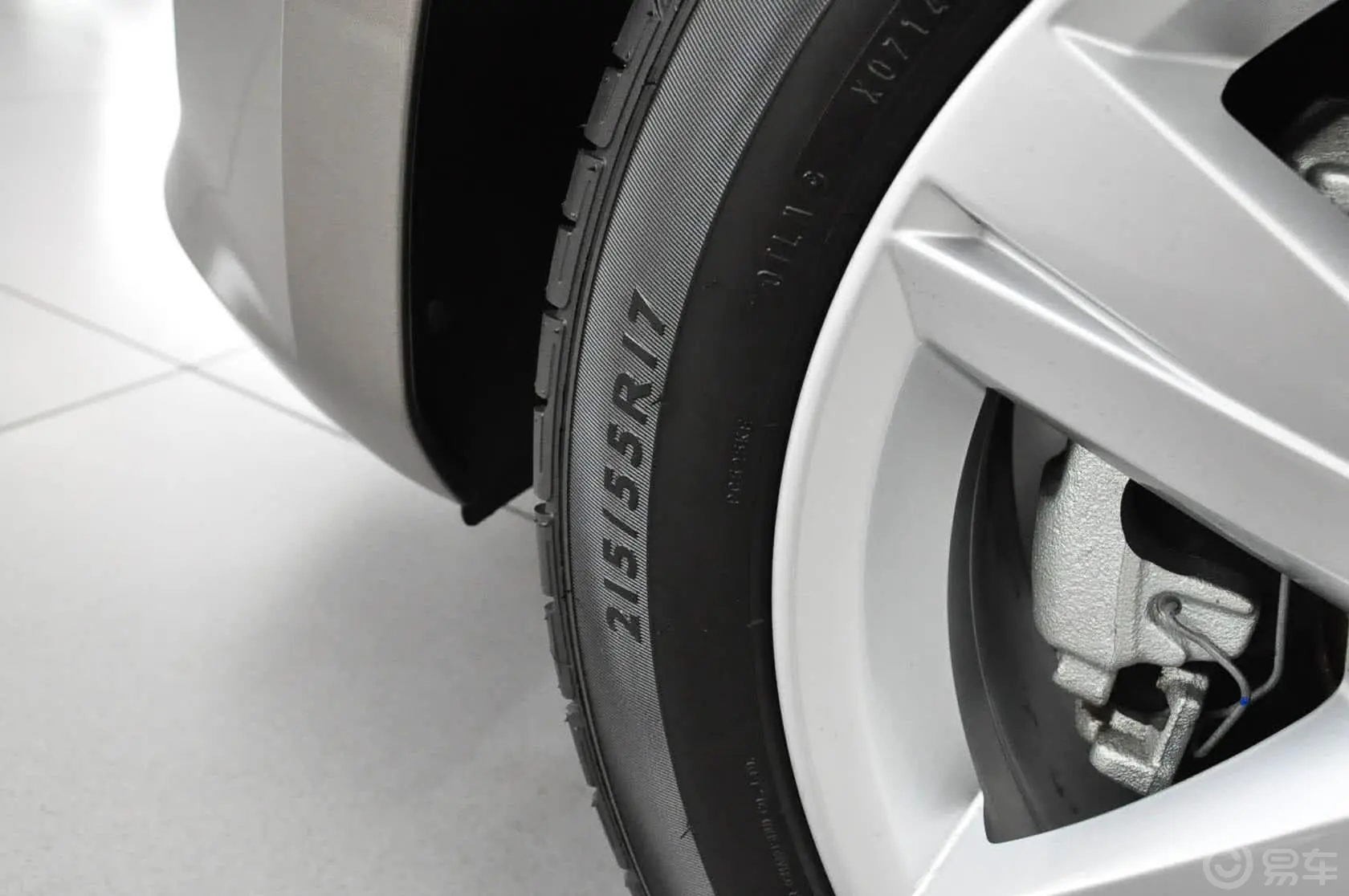 帕萨特2.0T 双离合 御尊版轮胎规格