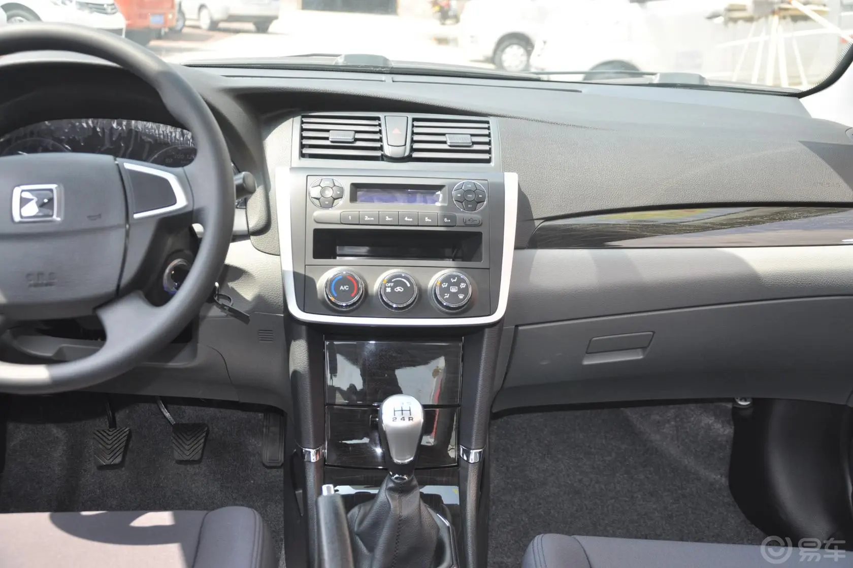 众泰Z3001.5L 手动 舒适型中控台整体