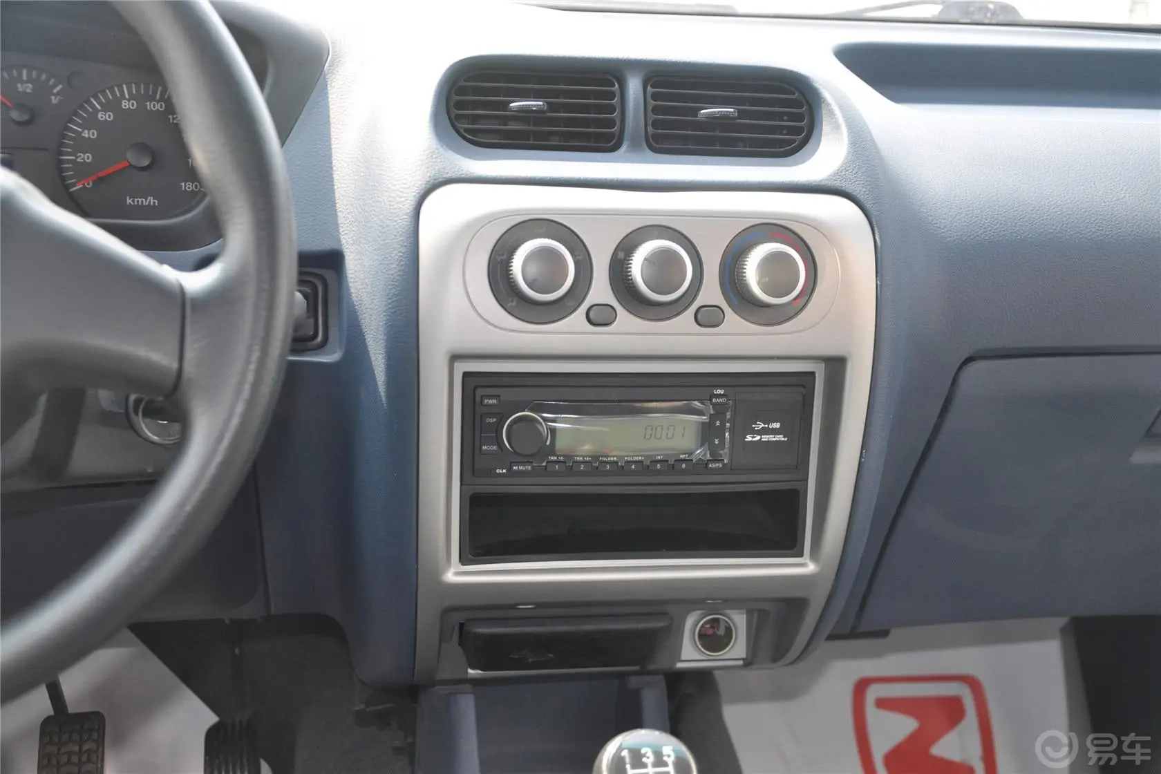 众泰20081.3L 手动 标准型中控台驾驶员方向