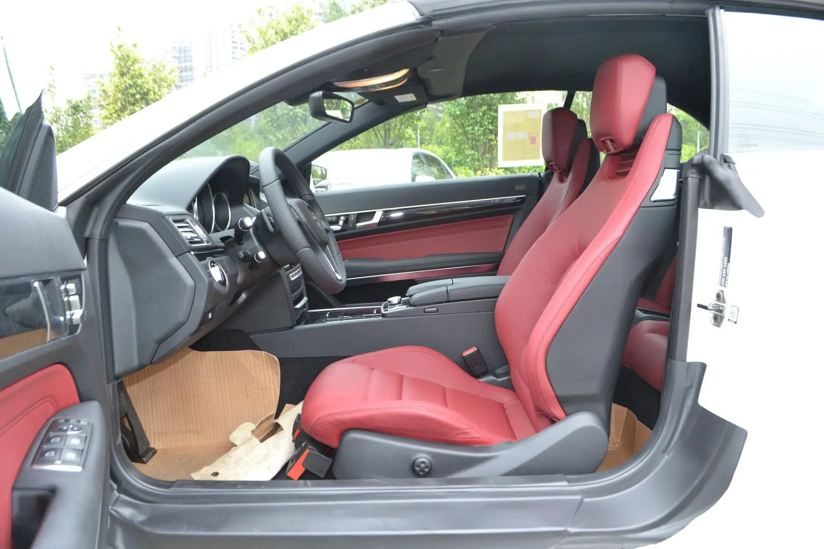 奔驰E级(进口)E260 Coupe 敞篷版前排空间