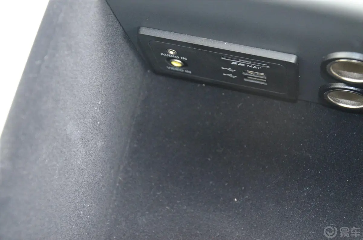 英菲尼迪Q50Hybrid 旗舰版USB接口