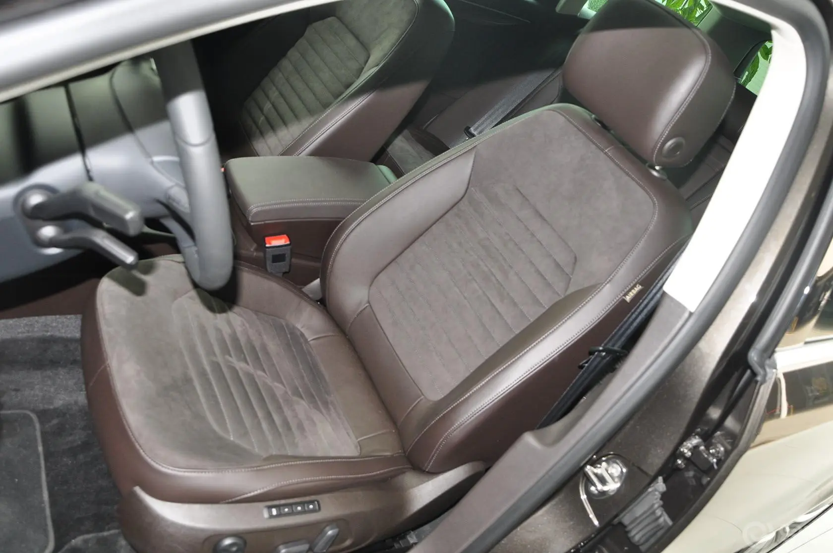 迈腾(进口)旅行版 2.0T 舒适型驾驶员座椅