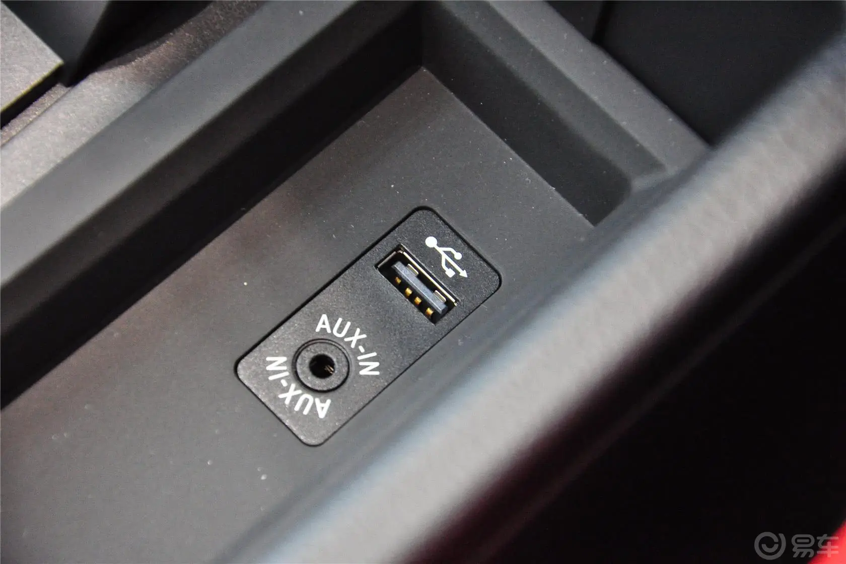 宝马4系敞篷轿跑车 428i 运动设计套装USB接口