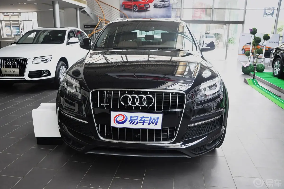 奥迪Q740 TFSI quattro 专享型正前水平