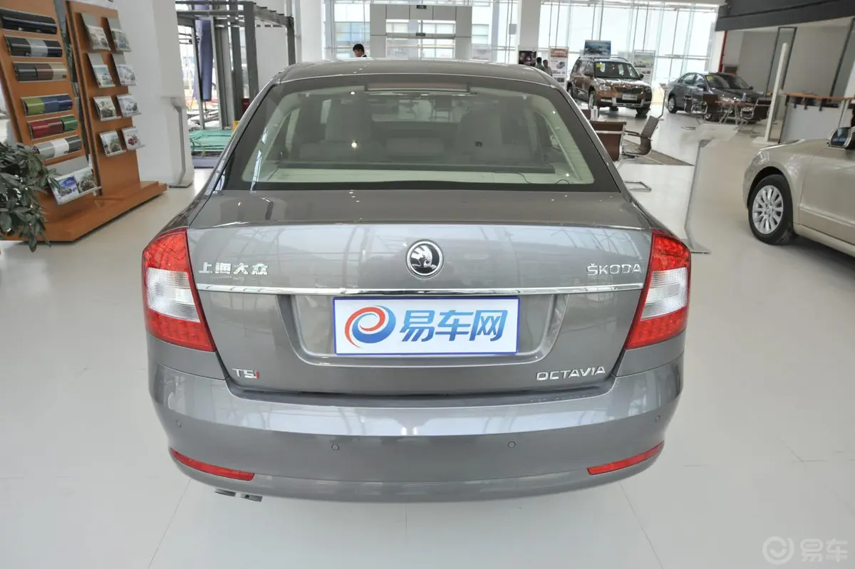 明锐1.4 TSI 自动 逸俊版正后水平