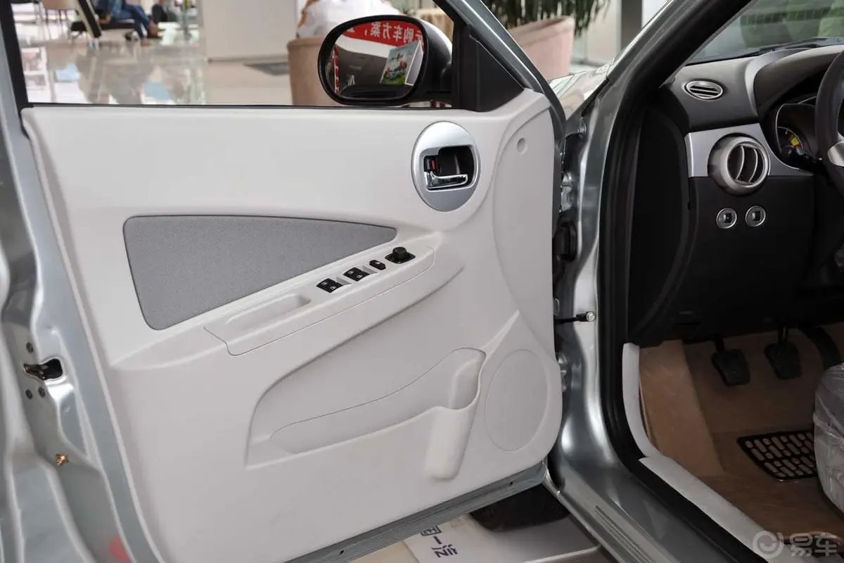 欧朗三厢 1.5L 手动 舒适型驾驶员侧车门内门板