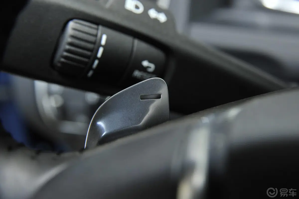 沃尔沃V60改款 T5 智雅版驾驶员侧车门内门板