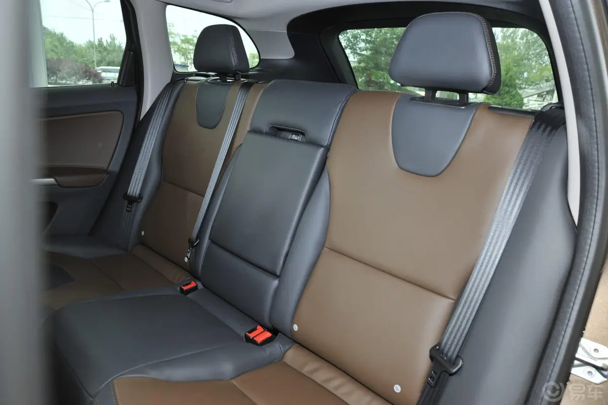 沃尔沃XC60(进口)3.0T T6 AWD 个性运动版后排座椅