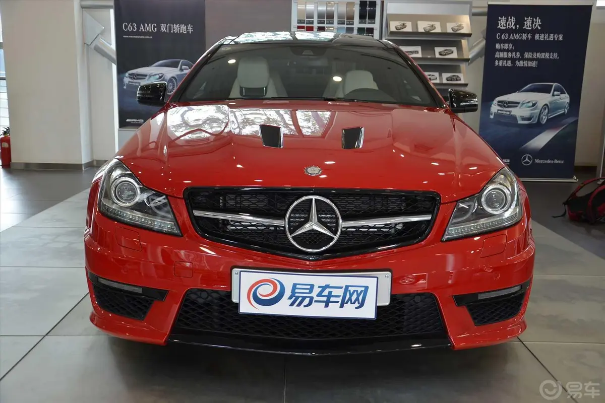 奔驰C级 AMGC 63 AMG Coupe Edition 507正侧车头向右水平