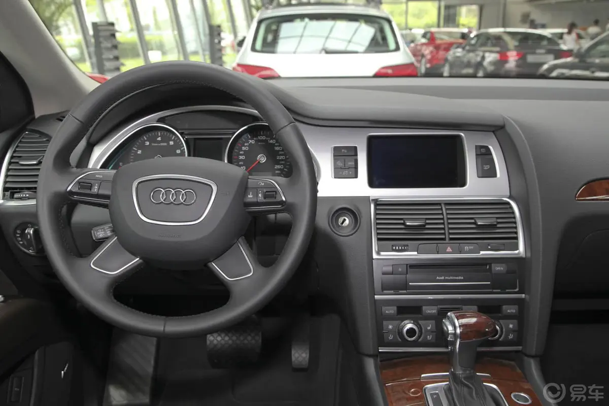 奥迪Q740 TFSI quattro 越野型驾驶位区域