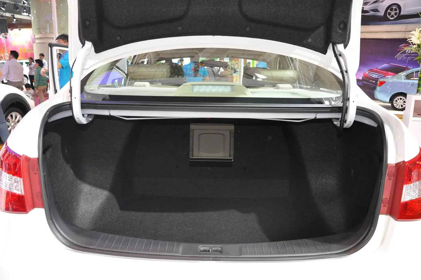 风神A601.6L 自动 尊贵型行李箱空间