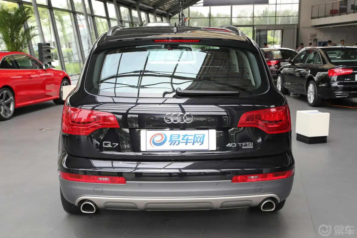 奥迪Q740 TFSI quattro 越野型正后水平