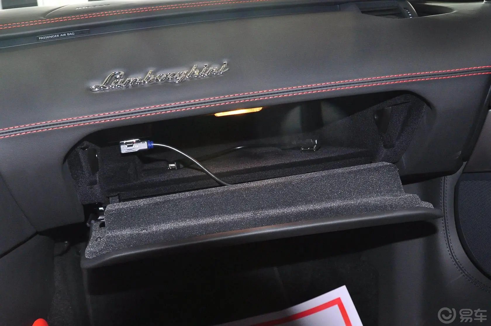 AventadorLP700-4手套箱