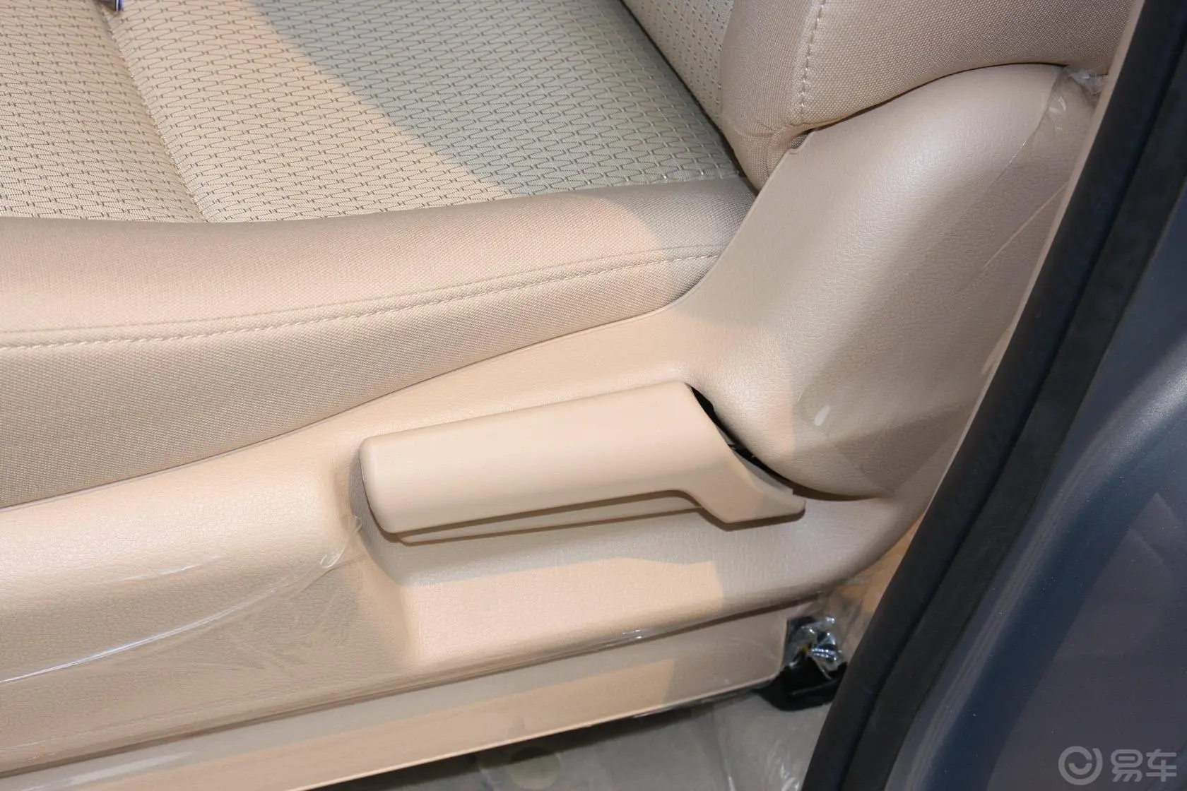 欧诺S改款 1.5L 手动 精英版座椅调节键
