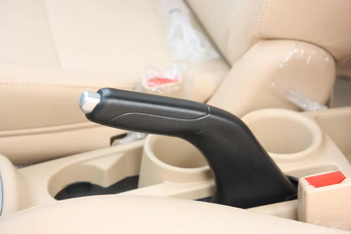 欧诺S改款 1.5L 手动 精英版驻车制动（手刹，电子，脚刹）