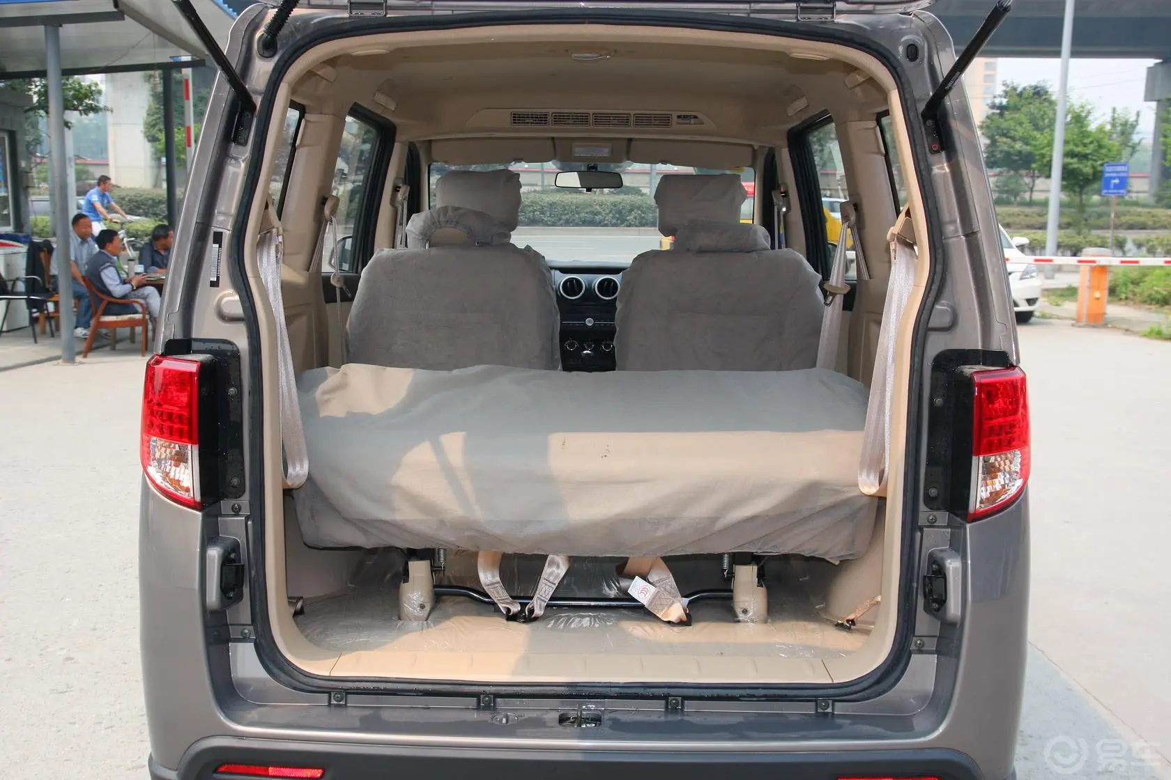 欧诺S改款 1.5L 手动 精英版行李箱空间