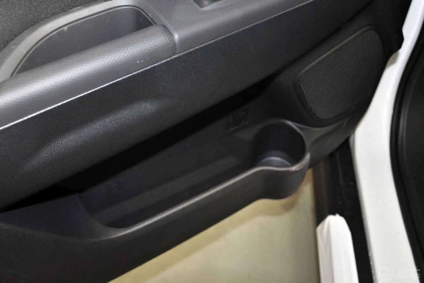 劲炫1.6L 手动 两驱标准版驾驶员门储物盒