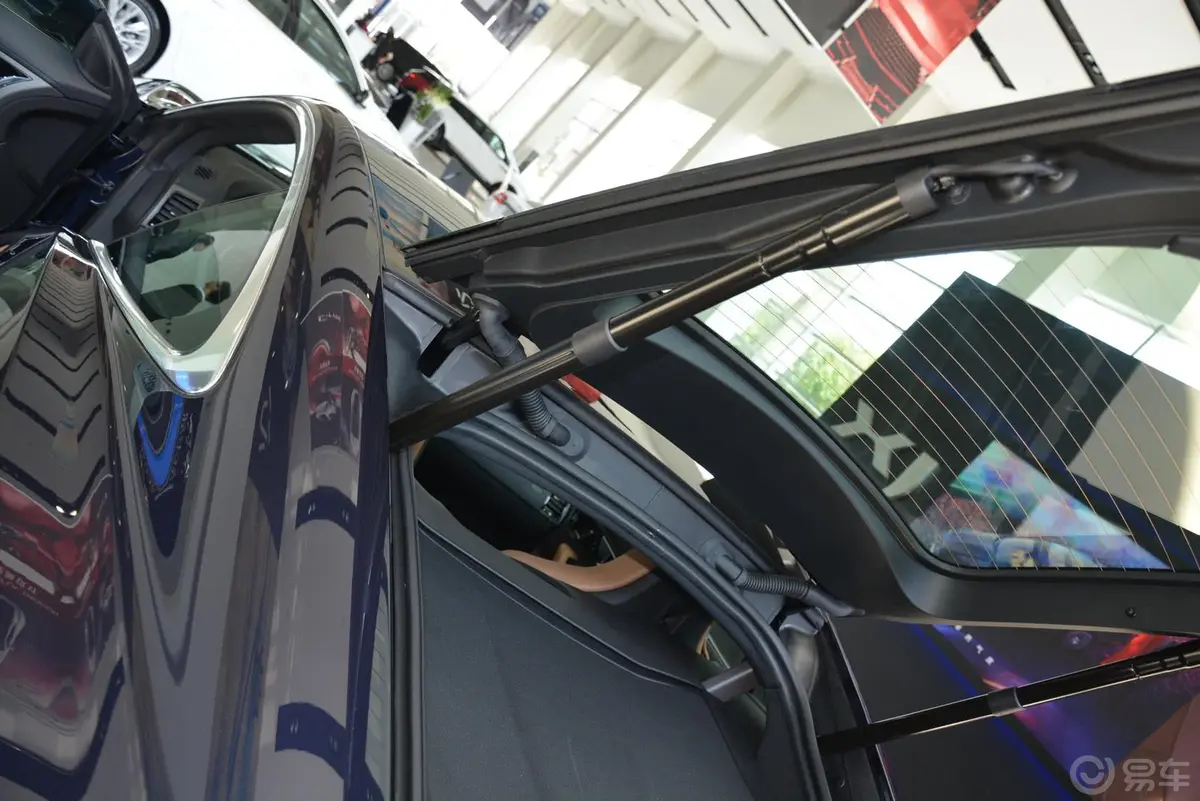 捷豹F-TYPE3.0T V6 S Coupe行李厢支撑杆