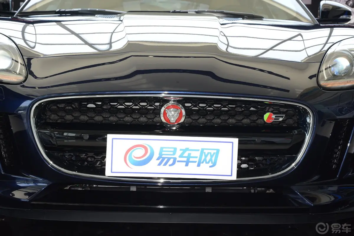 捷豹F-TYPE3.0T V6 S Coupe前格栅侧俯拍