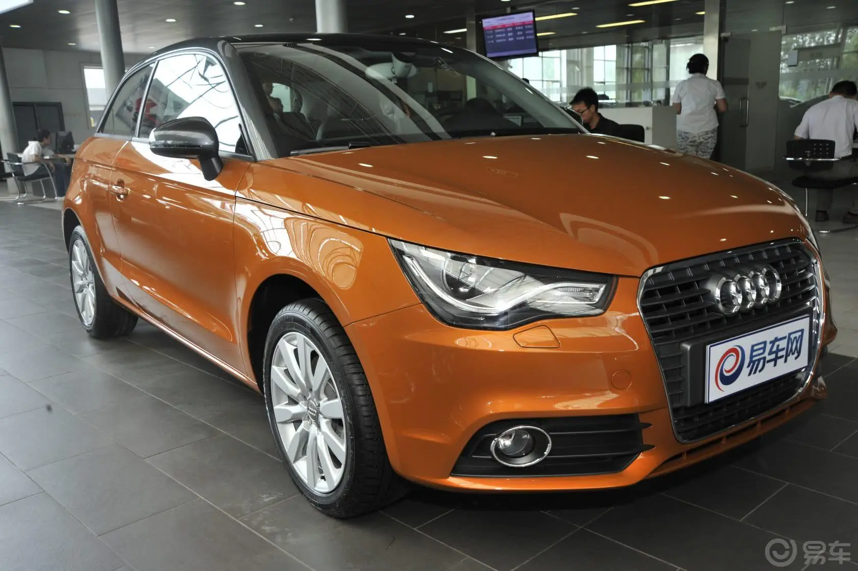 奥迪A130 TFSI 舒适型侧前45度车头向右水平