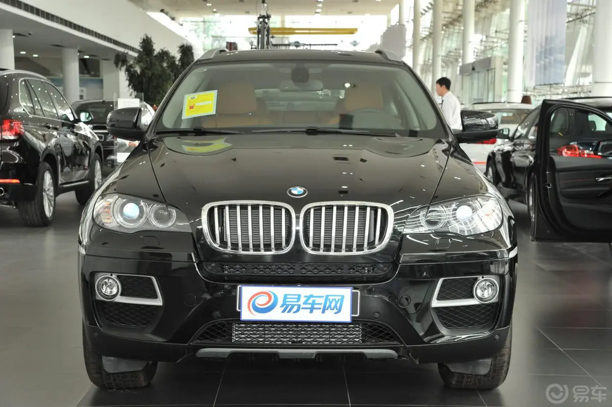 宝马X6xDrive35i正前水平