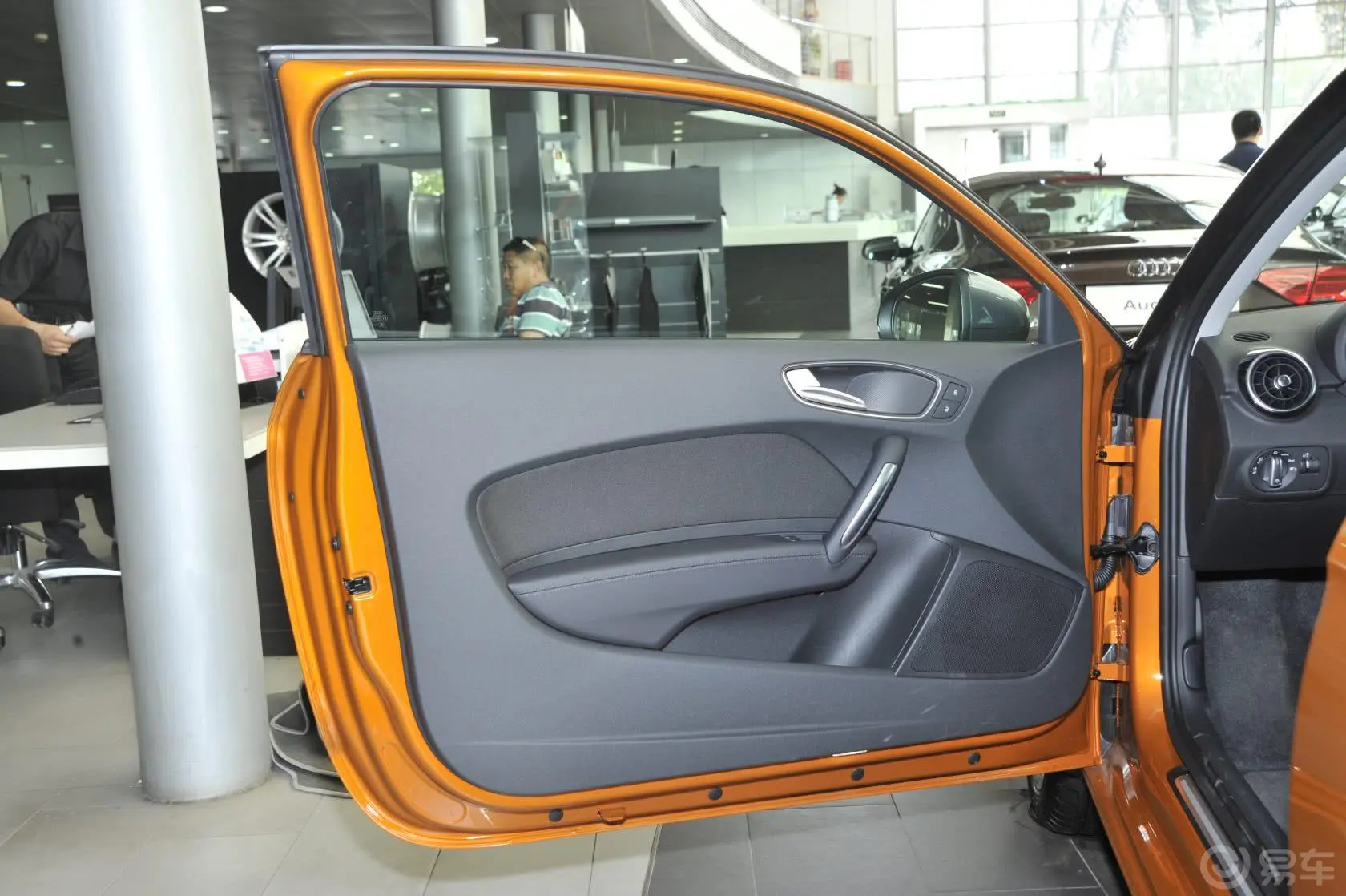 奥迪A130 TFSI 舒适型驾驶员侧车门内门板
