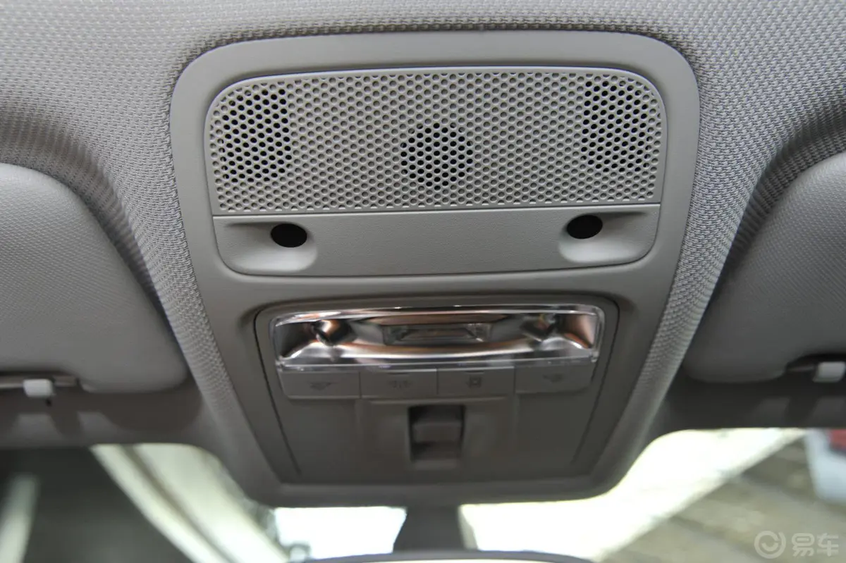 奥迪A130 TFSI 舒适型前排车顶中央控制区