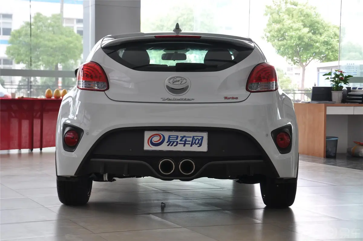 Veloster飞思1.6T 自动 尊享版正后水平