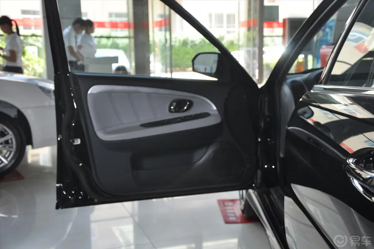 V3菱悦1.5L 手动 风采版驾驶员侧车门内门板