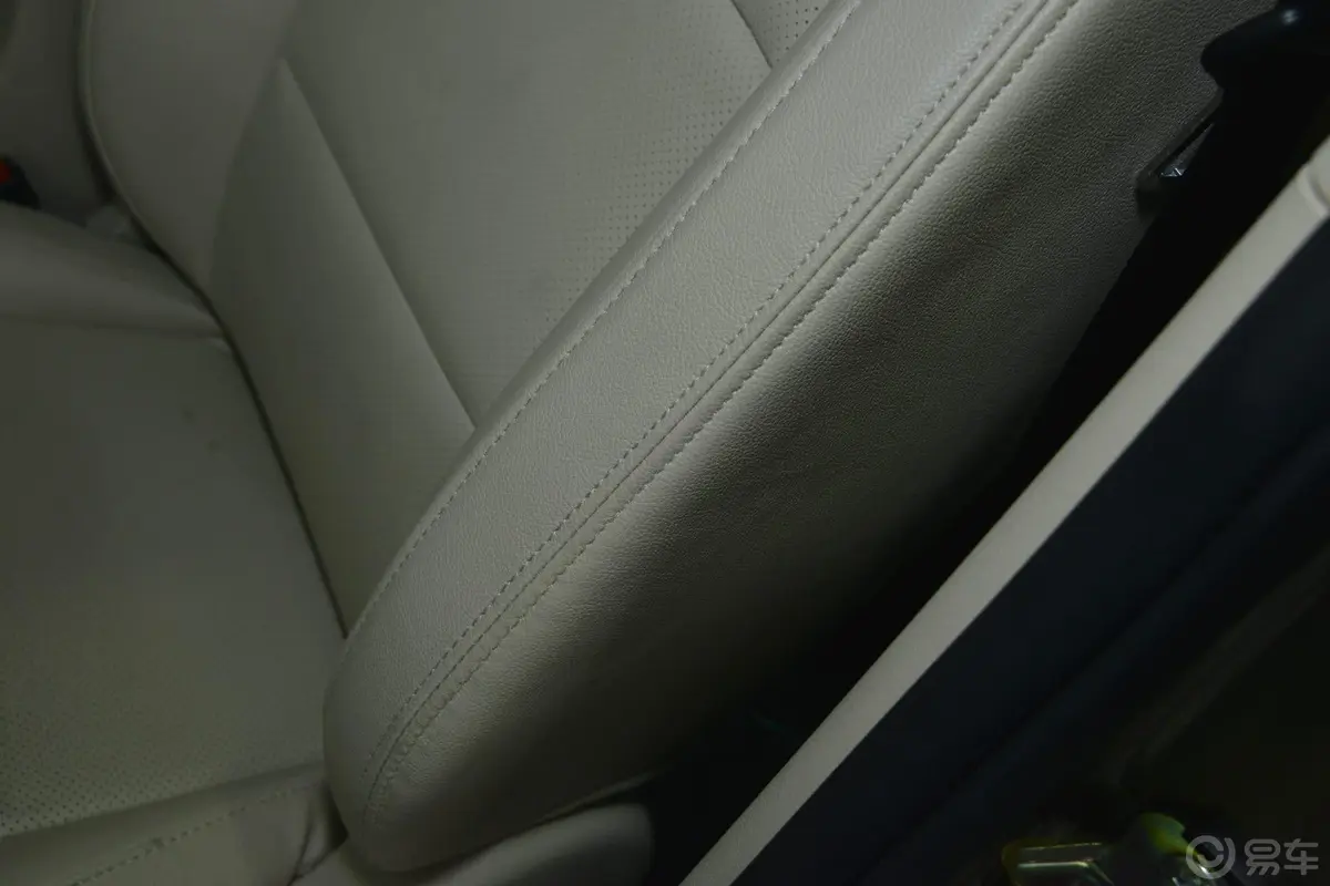 帝豪三厢 1.8L 手动 精英型内饰