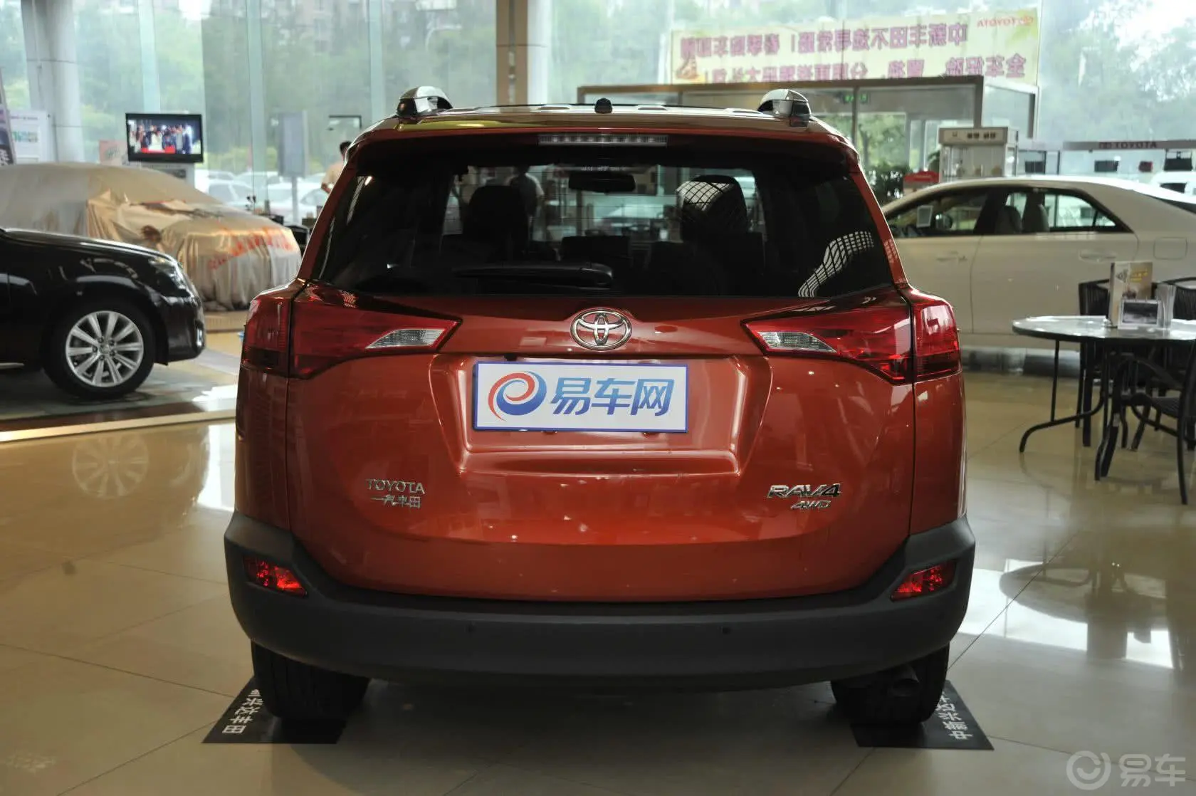 RAV4荣放2.5L 手自一体 豪华版正后水平