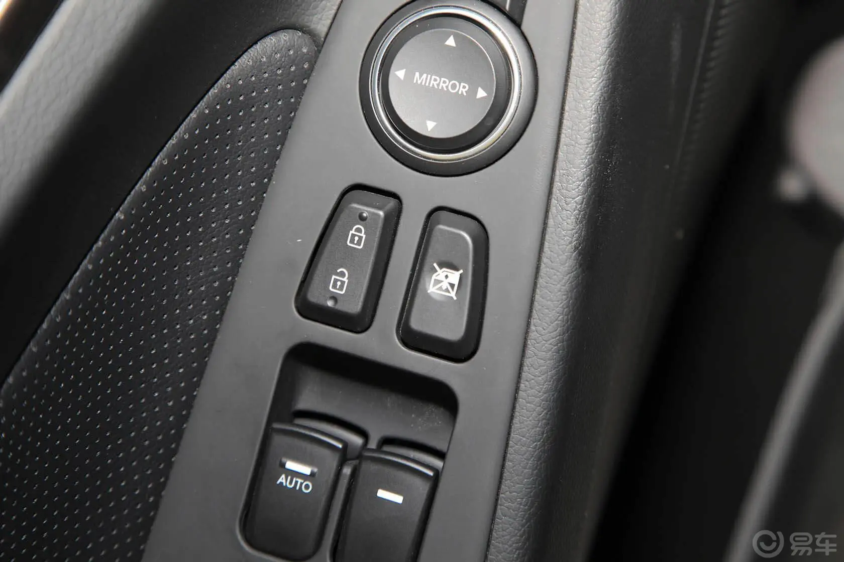 索纳塔2.4L 自动 GLS 领先版 国五驾驶员侧车门内门板