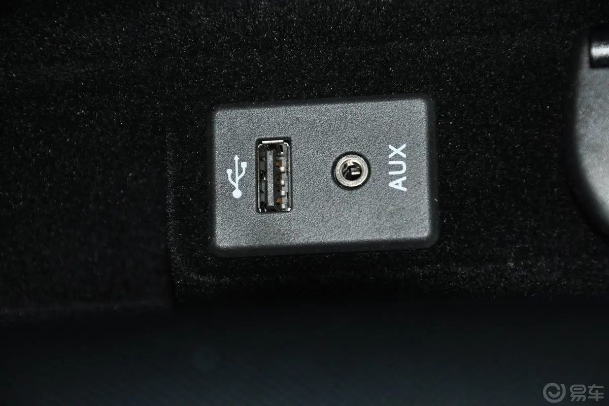 天籁2.0XL Upper 科技版USB接口
